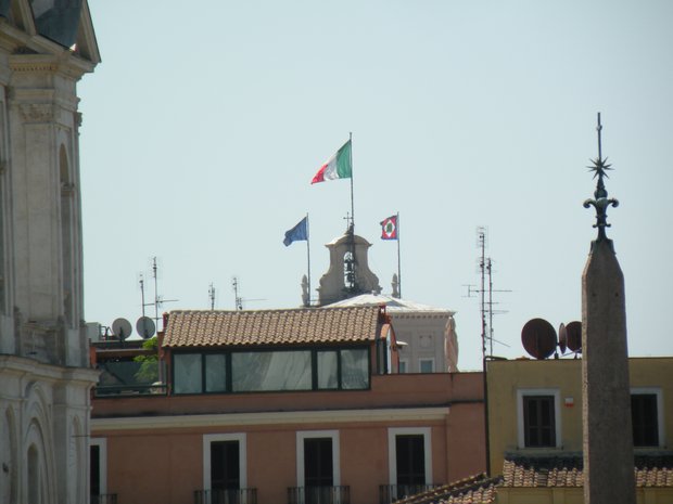  drapeaux sur le Palais du Quirinal